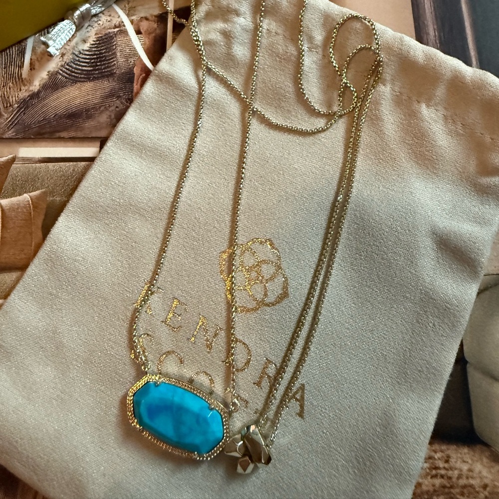 Kendra Scott Dylan pendant with Turquoise magnesite